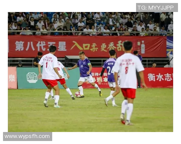 足球明星西装合照展现魅力风采与团队精神的精彩瞬间