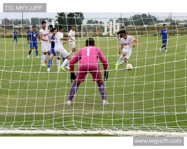 充气巨型足球带来的乐趣与挑战让我们一起体验不一样的运动激情与团队合作