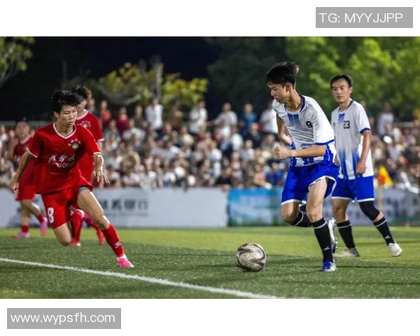 足球健将的荣耀与梦想在绿茵场上绽放的青春岁月 足球健将的荣耀与梦想在绿茵场上绽放的青春岁月